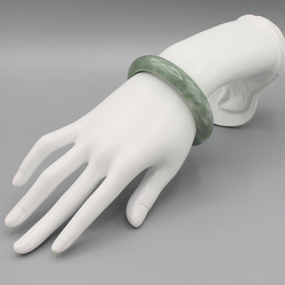 Green jade bangle bracelet natural stone - Picture 3 of 8